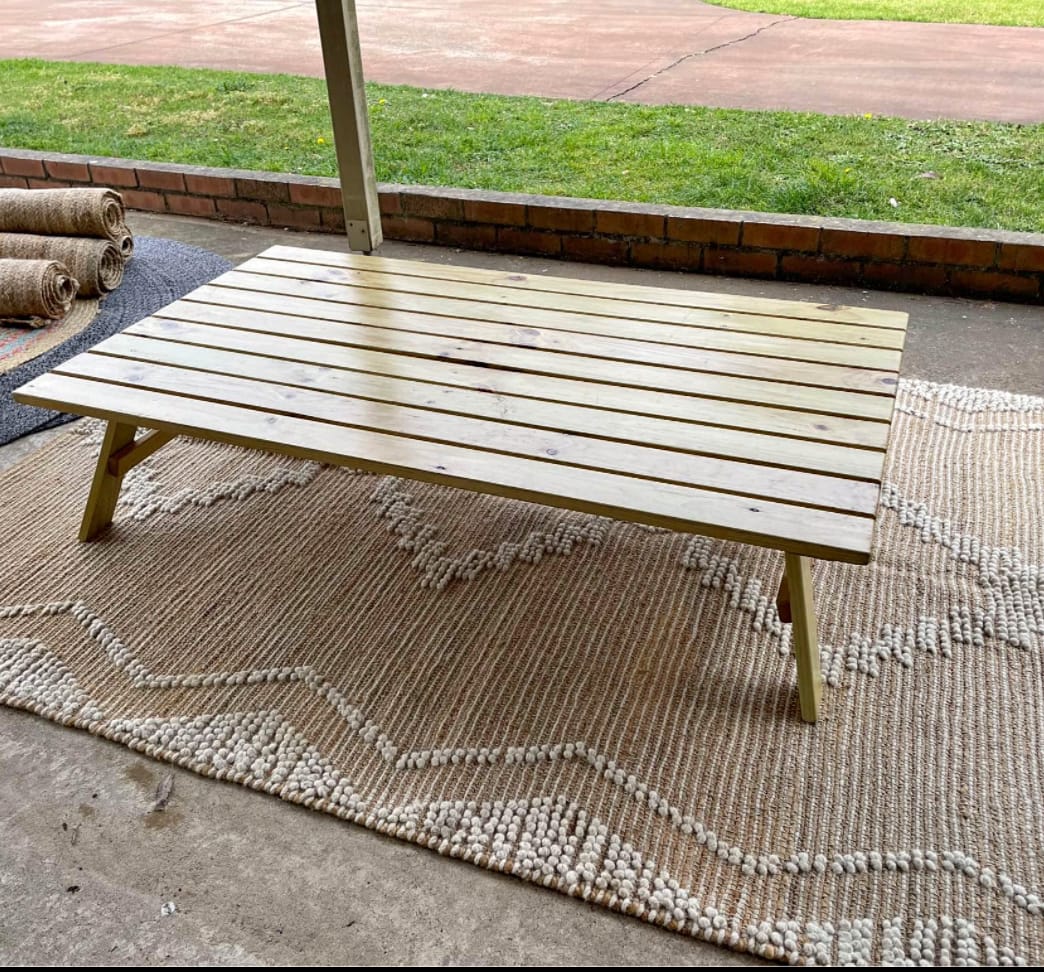 Picnic Table Hire – Medium Brown
